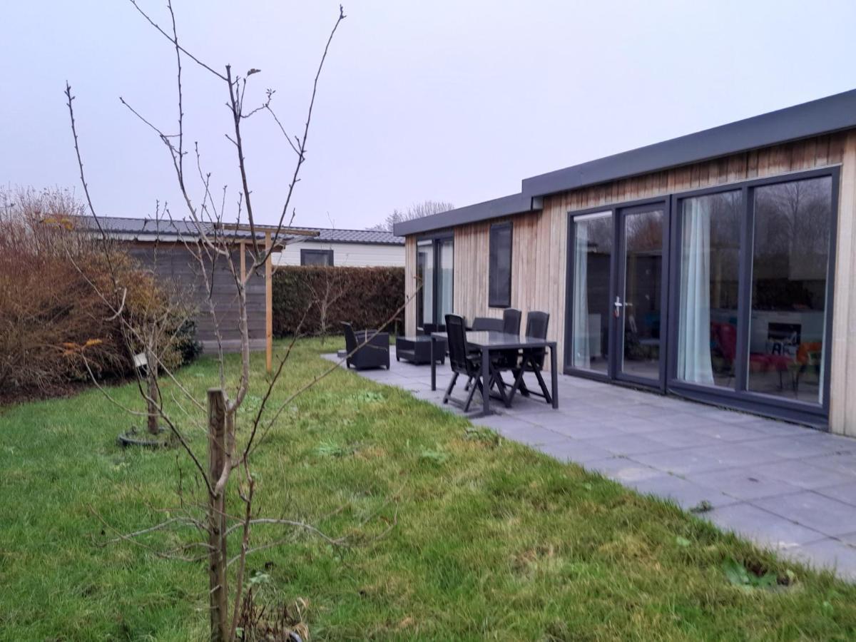 Luxe 5 Persoons Bungalow Op Rustig Vakantiepark Nabij Leeuwarden Dronrijp Екстериор снимка