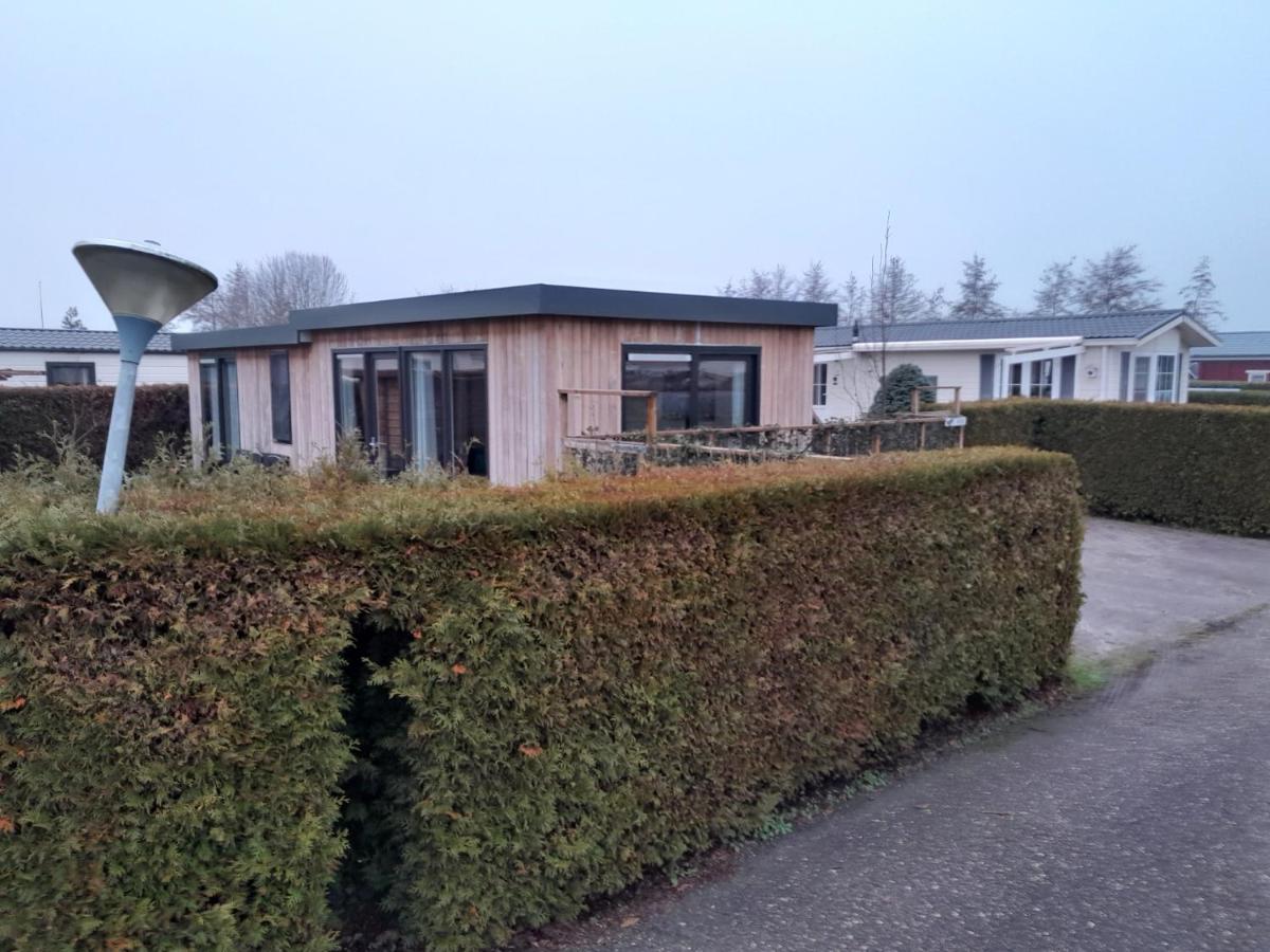 Luxe 5 Persoons Bungalow Op Rustig Vakantiepark Nabij Leeuwarden Dronrijp Екстериор снимка