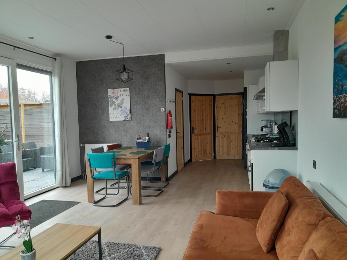 Luxe 5 Persoons Bungalow Op Rustig Vakantiepark Nabij Leeuwarden Dronrijp Екстериор снимка
