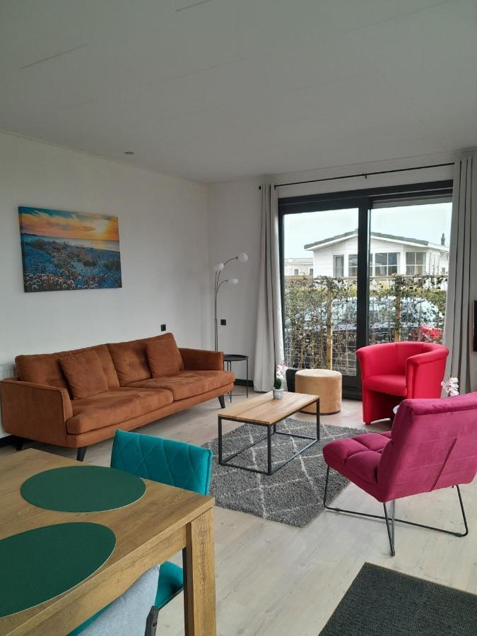 Luxe 5 Persoons Bungalow Op Rustig Vakantiepark Nabij Leeuwarden Dronrijp Екстериор снимка