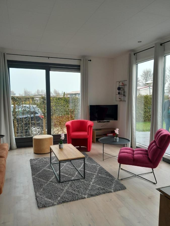 Luxe 5 Persoons Bungalow Op Rustig Vakantiepark Nabij Leeuwarden Dronrijp Екстериор снимка