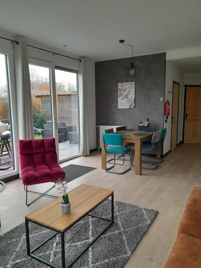 Luxe 5 Persoons Bungalow Op Rustig Vakantiepark Nabij Leeuwarden Dronrijp Екстериор снимка