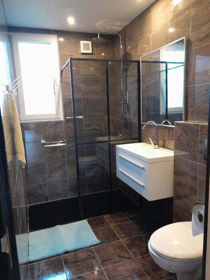 Luxe 5 Persoons Bungalow Op Rustig Vakantiepark Nabij Leeuwarden Dronrijp Екстериор снимка