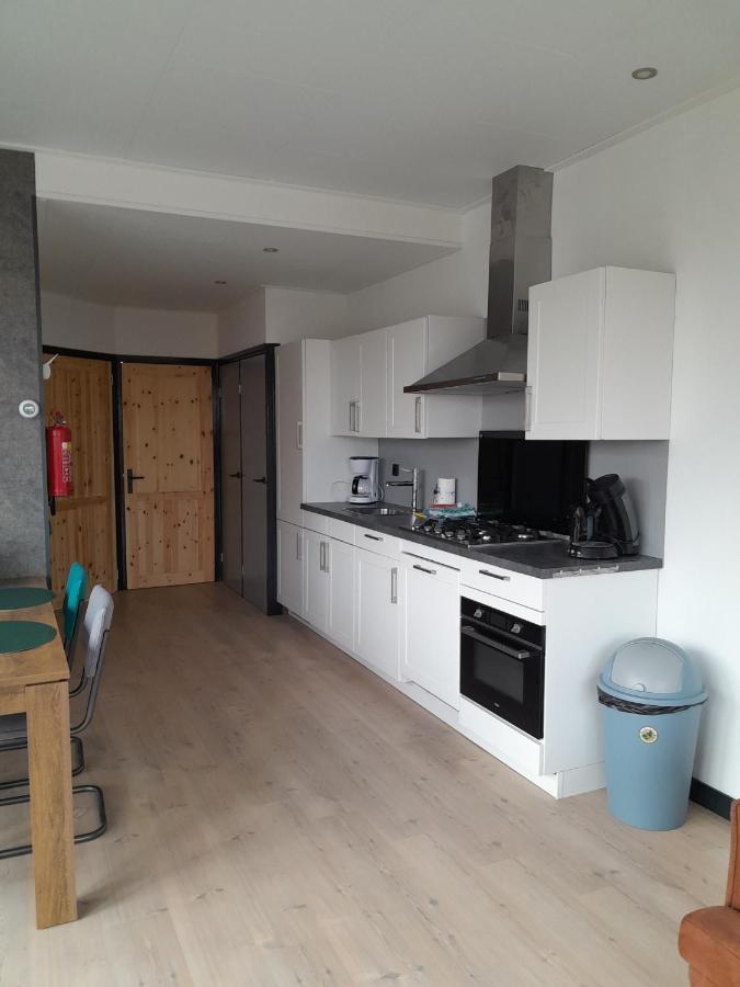 Luxe 5 Persoons Bungalow Op Rustig Vakantiepark Nabij Leeuwarden Dronrijp Екстериор снимка